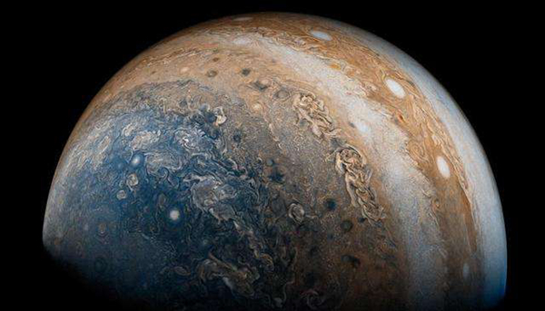 木星直径大约为15万公里 地球的直径只有1.28万公里